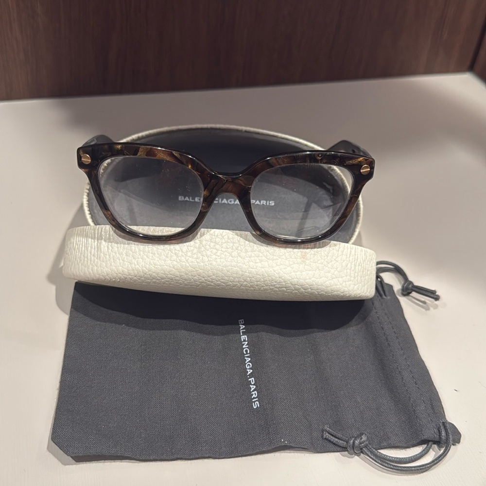 BALENCIAGA 0087 Eyeglasses in color 0UI3 (pearl brown)